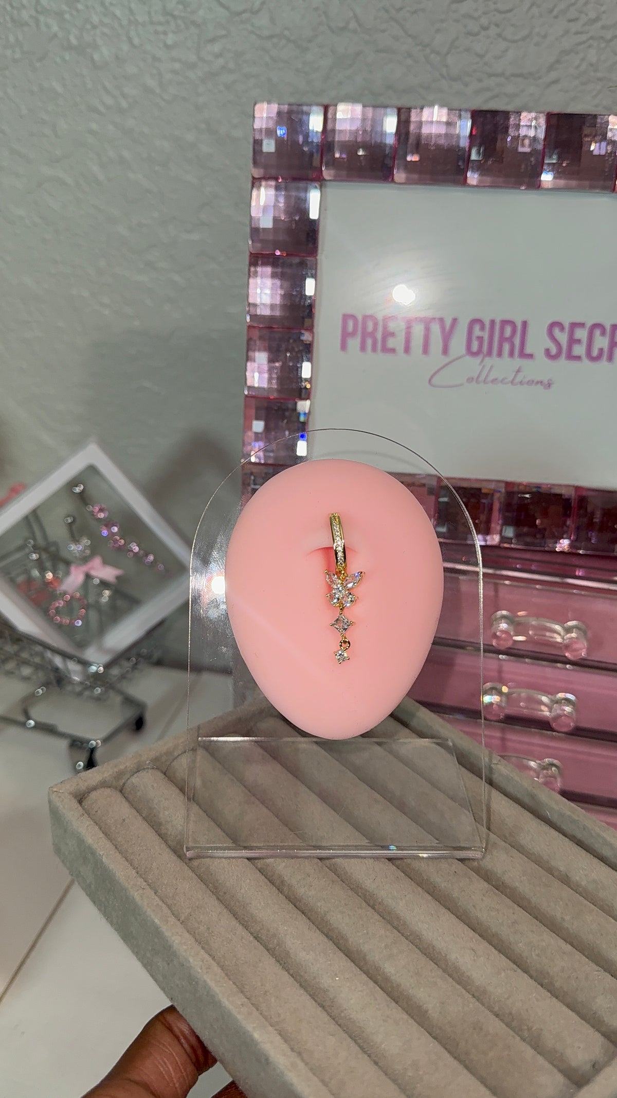 Leah - Screwless Dangle Belly Piercing