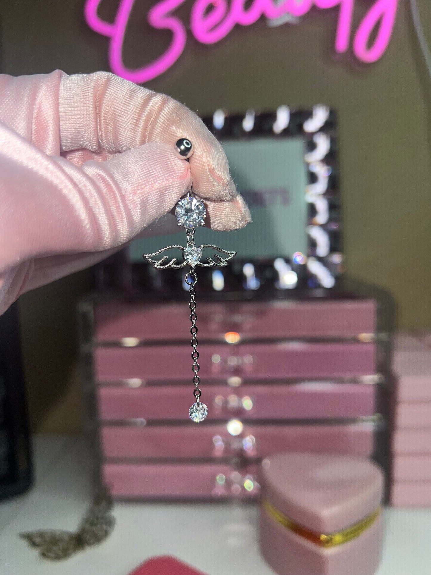 Pretty Wings - Belly Piercing