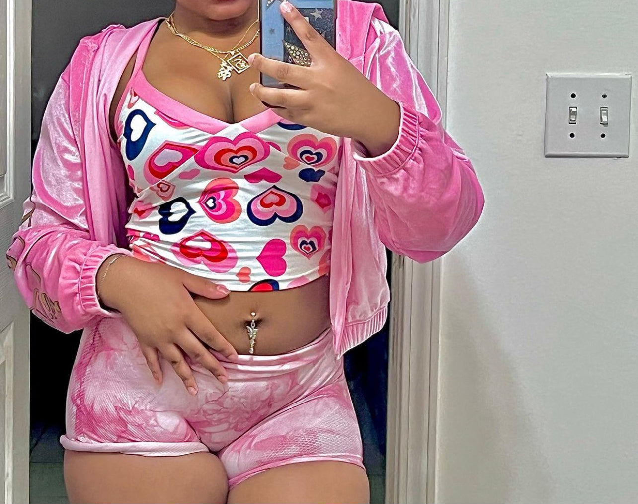 Leah - Fake Belly Piercing