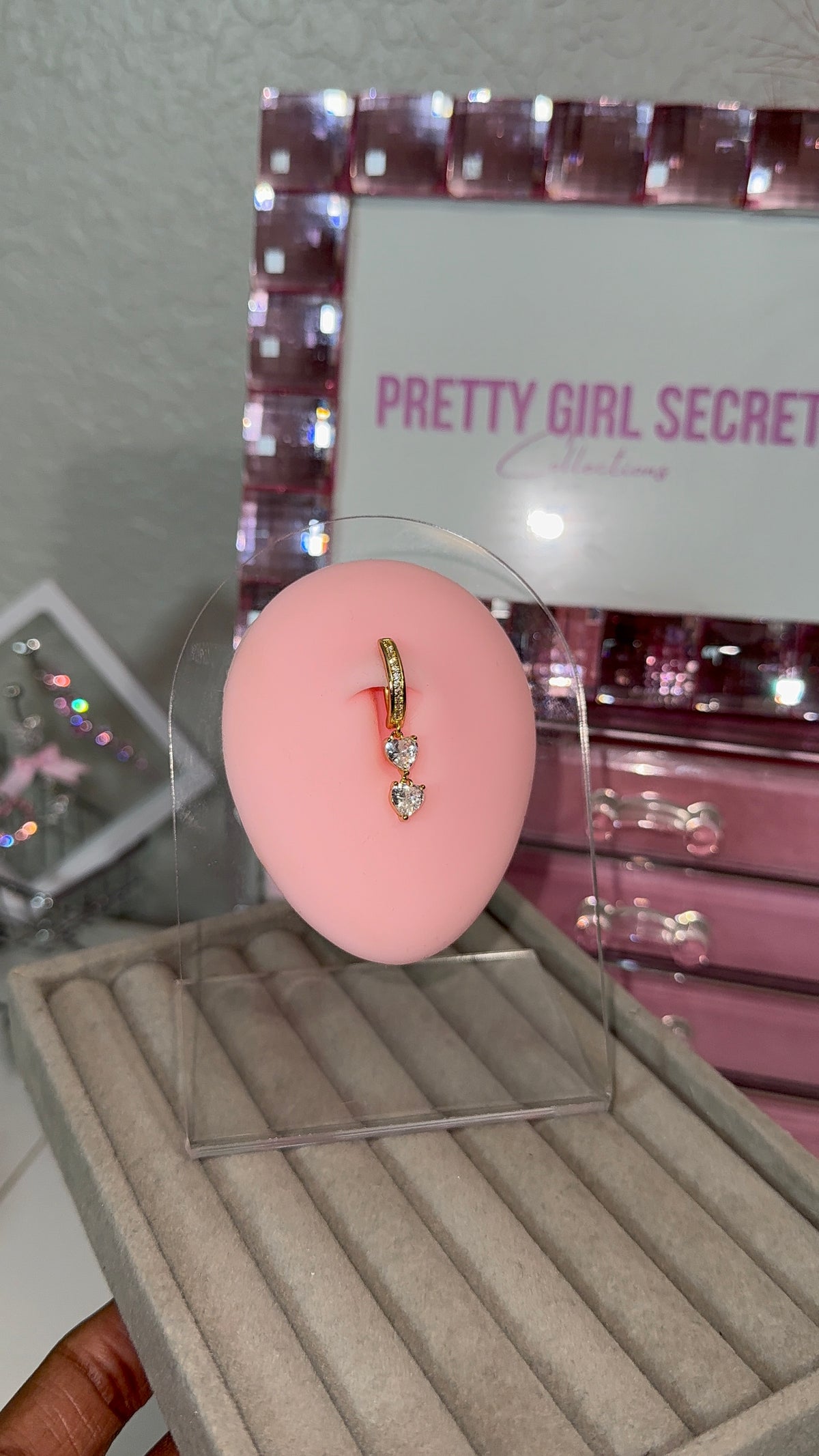 Nelli - Screwless Dangle Belly Piercing